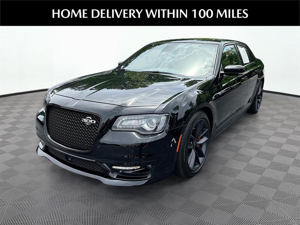 2023 Chrysler 300 C's photo