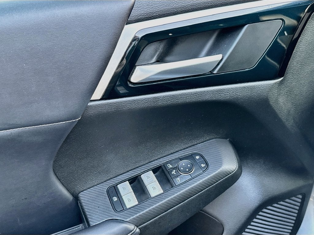 2023 Mitsubishi Outlander Base