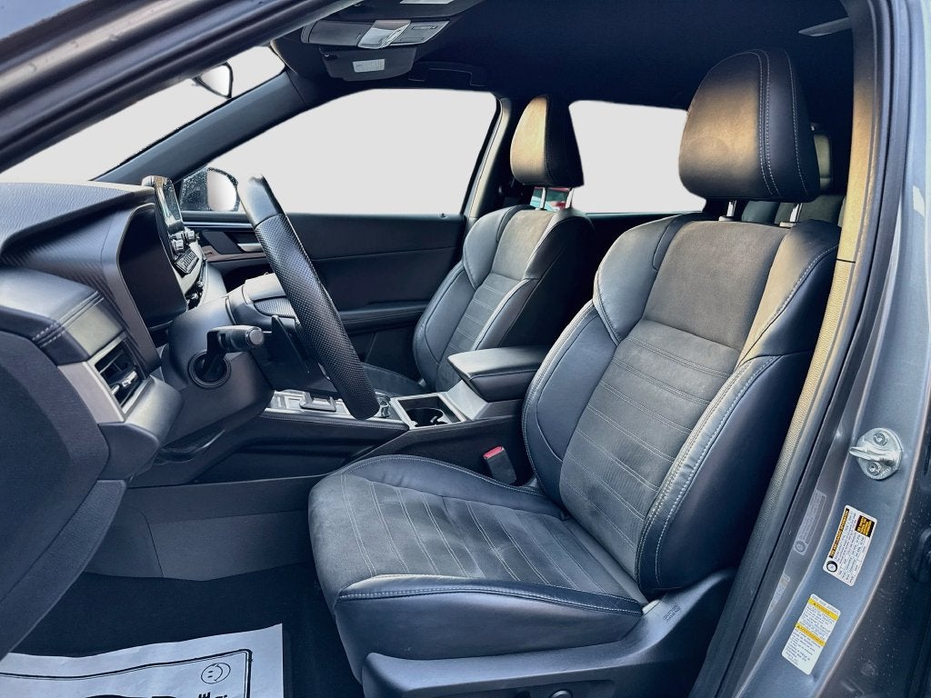 2023 Mitsubishi Outlander Base