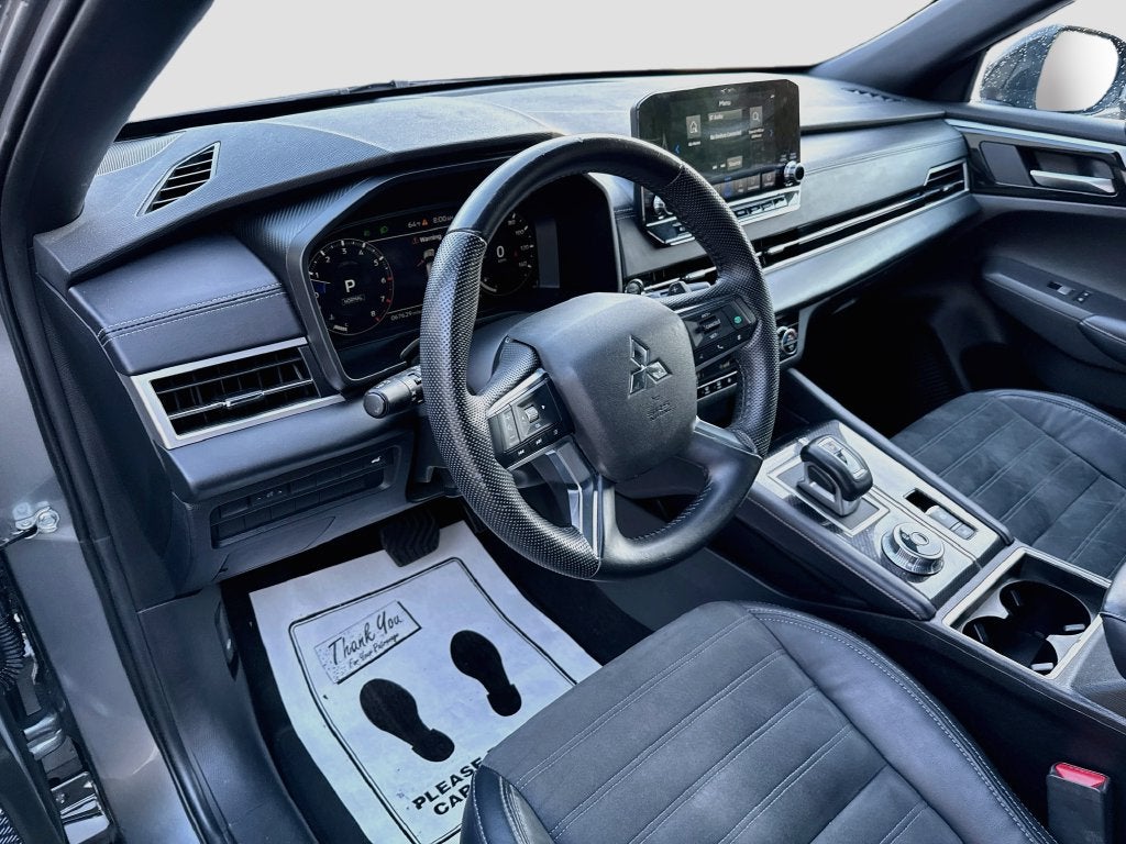2023 Mitsubishi Outlander Base
