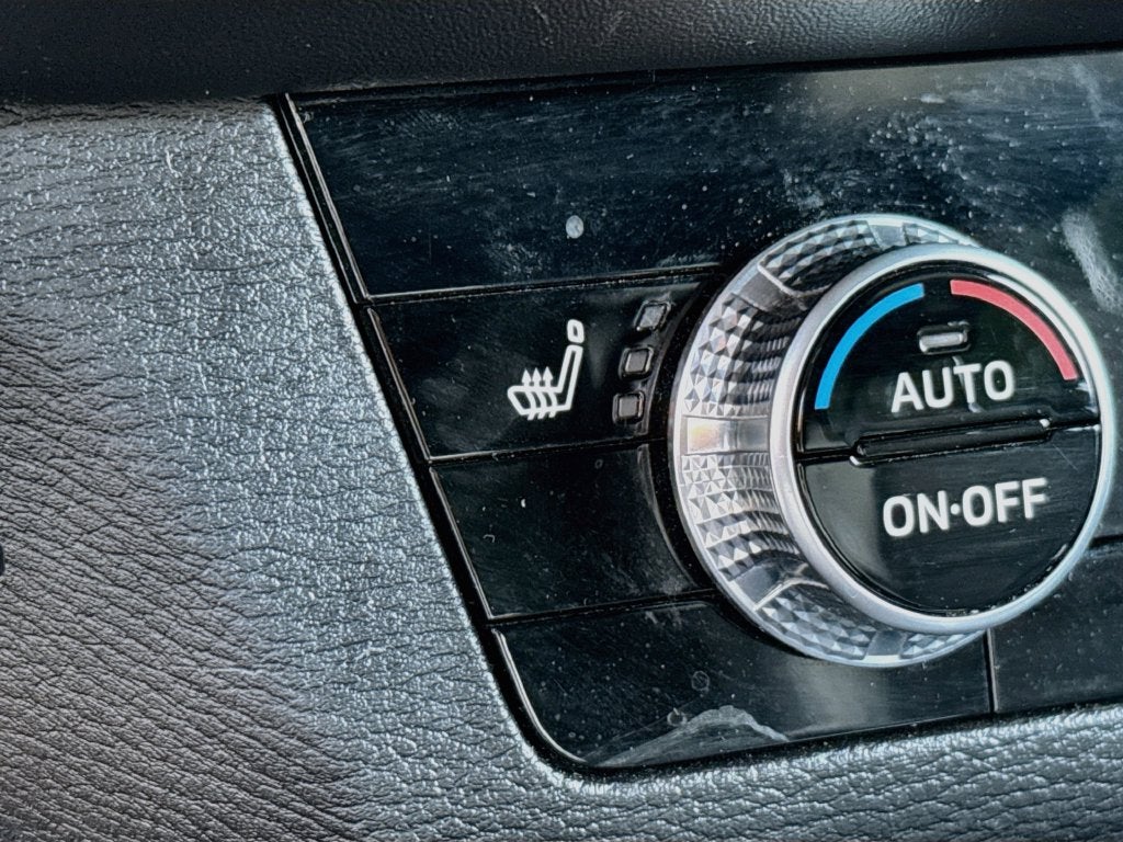 2023 Mitsubishi Outlander Base