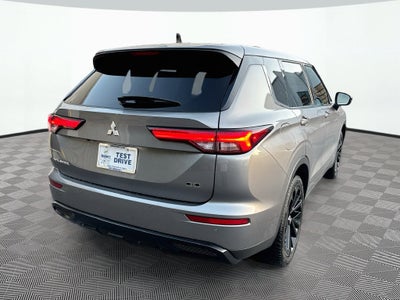 2023 Mitsubishi Outlander Base