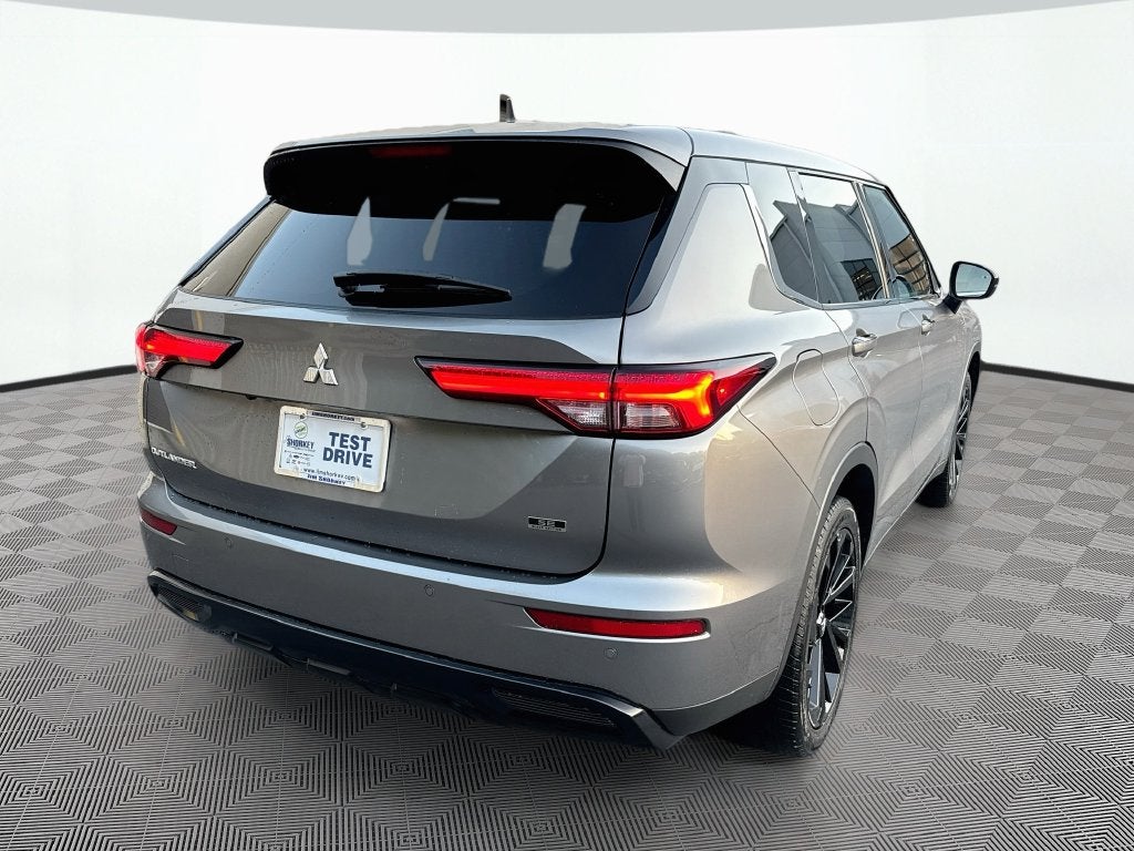2023 Mitsubishi Outlander Base