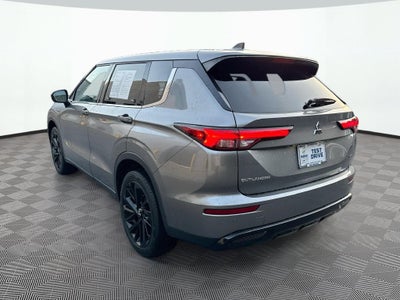 2023 Mitsubishi Outlander Base