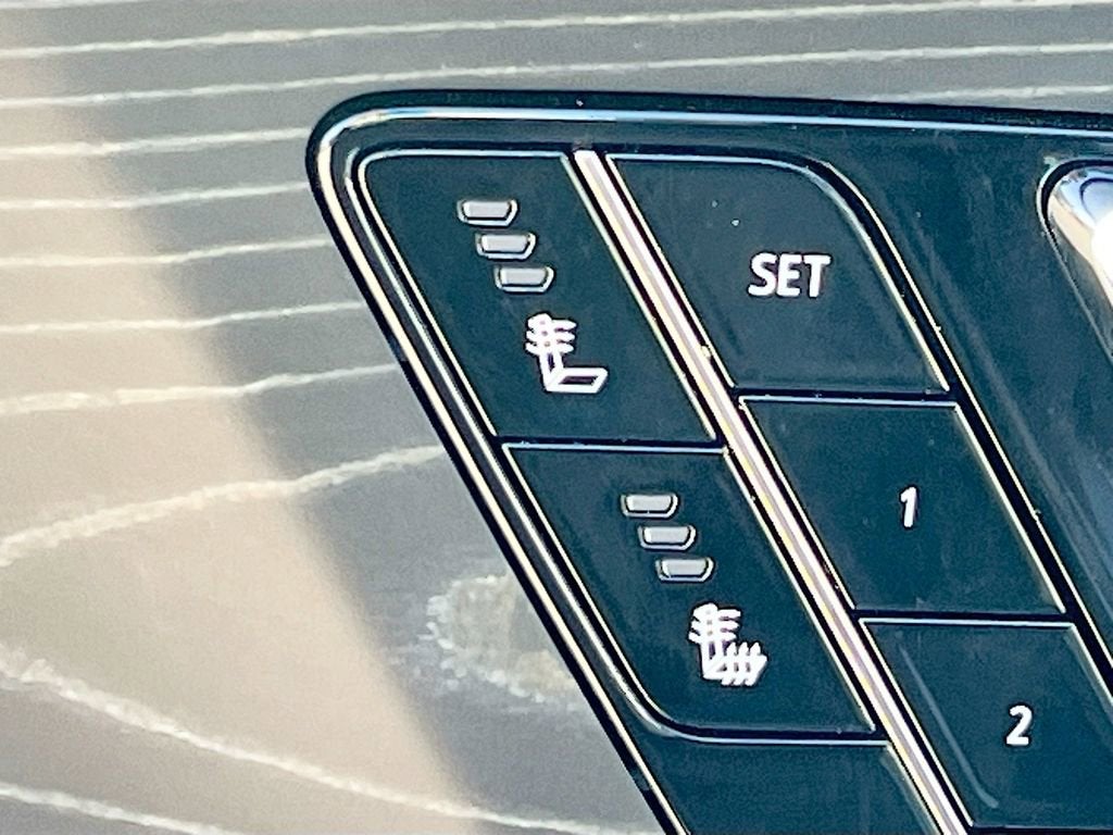 2024 Cadillac LYRIQ Luxury 1