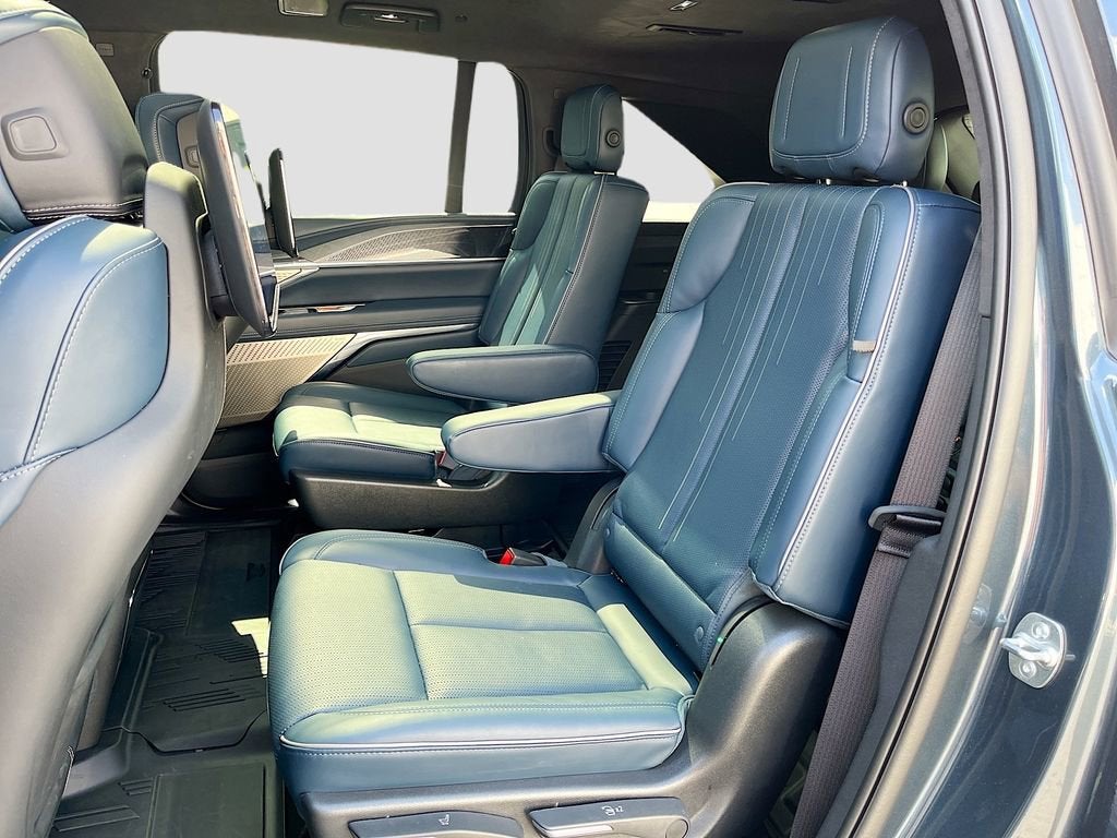 2025 Cadillac ESCALADE IQ Sport 2