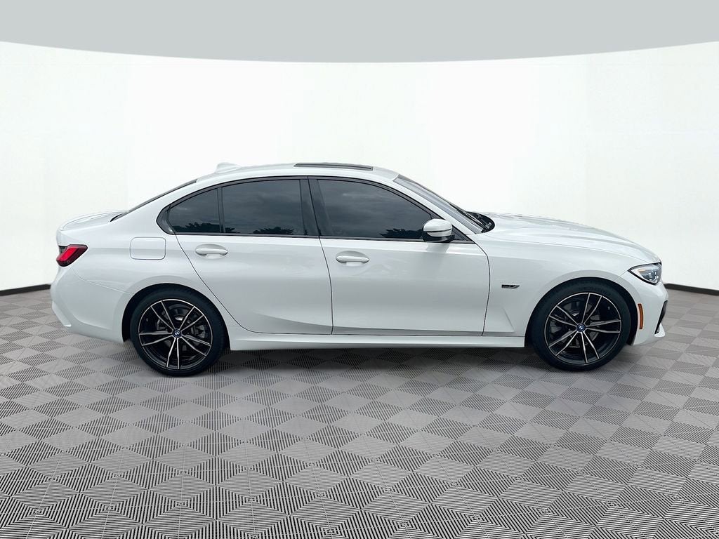 2022 BMW 3 Series 330e