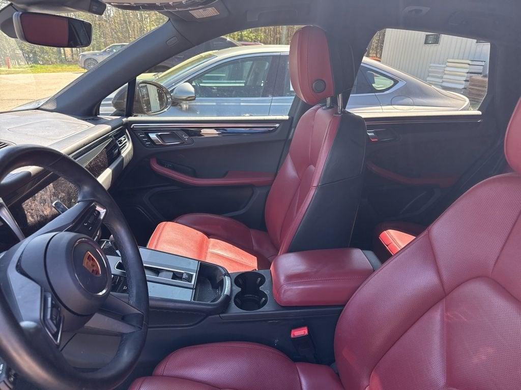 2023 Porsche Macan T