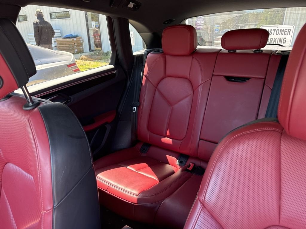 2023 Porsche Macan T