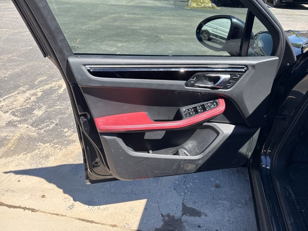 2023 Porsche Macan T