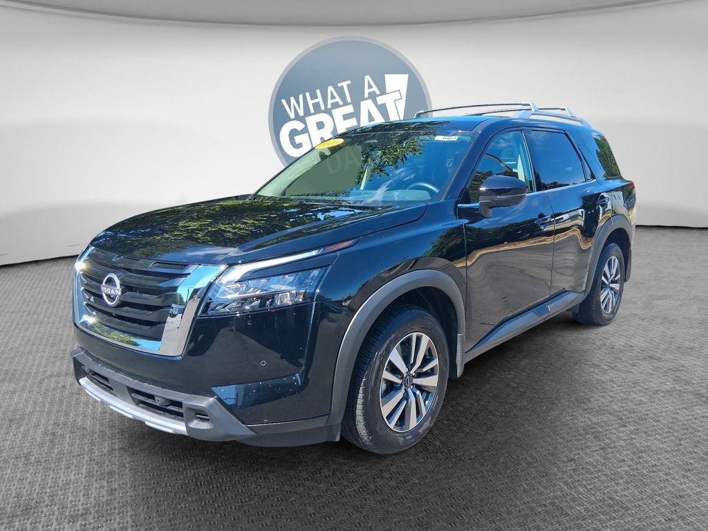 2025 Nissan Pathfinder SL