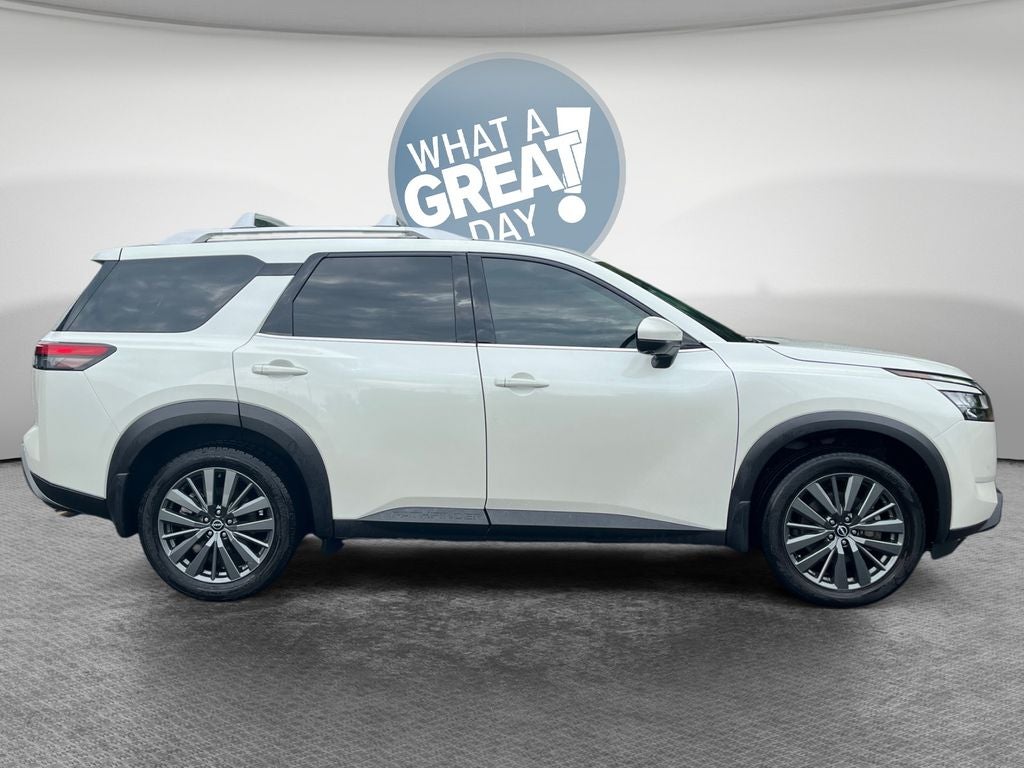 2024 Nissan Pathfinder SL