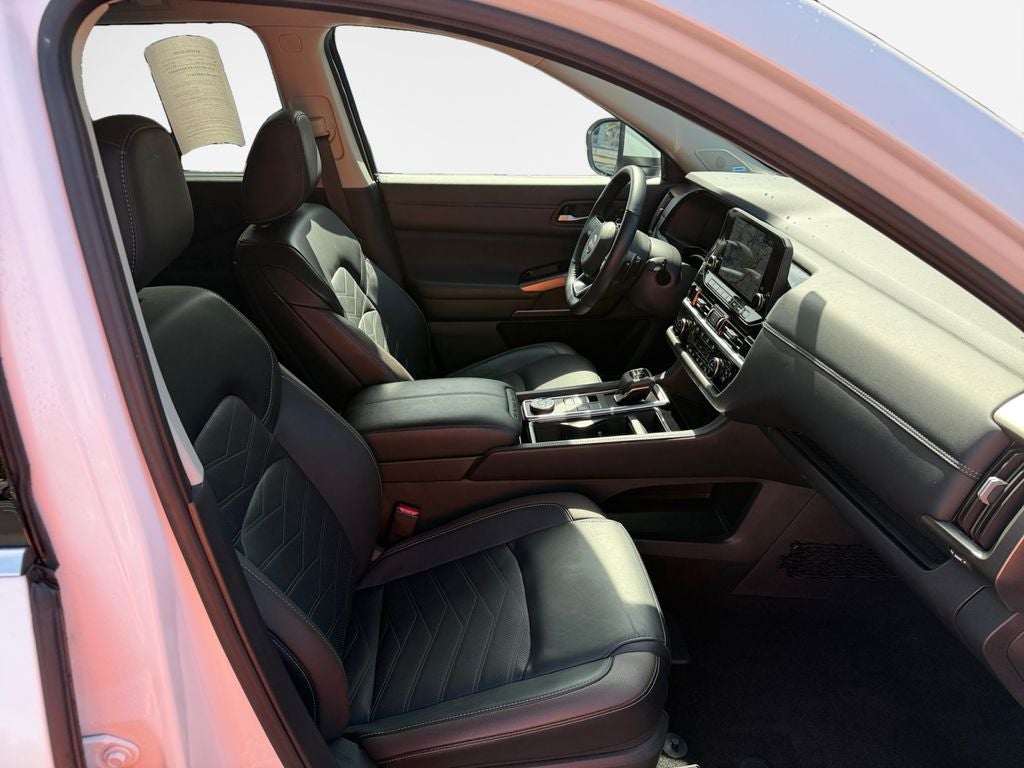 2025 Nissan Pathfinder Platinum
