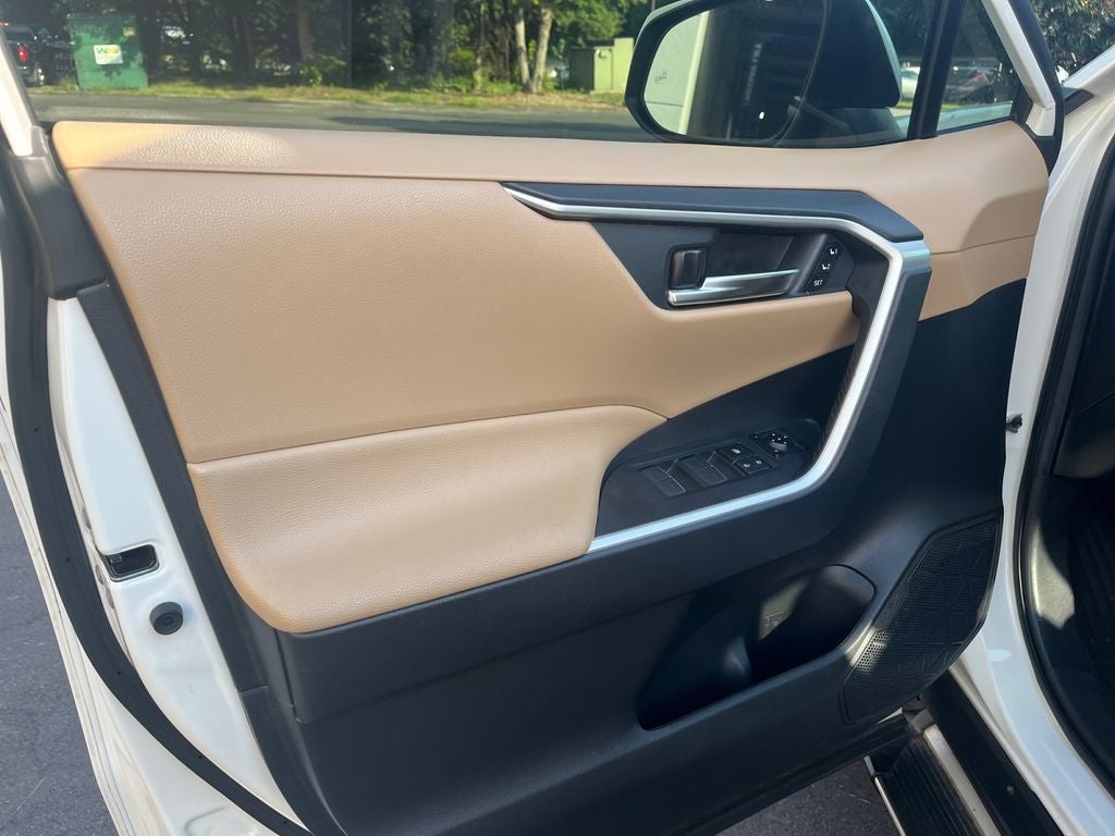2022 Toyota RAV4 Hybrid XLE Premium